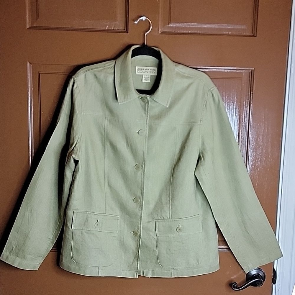 Jones New York-Linen Green buttoned down front Shirt Size 12. Long Sleeves.